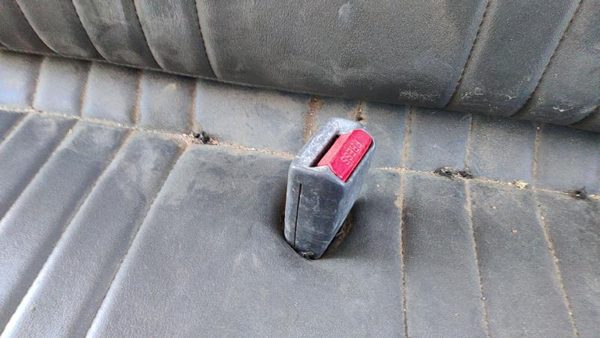 90-97 Nissan Hardbody Passenger Right Front Seat Belt Buckle Receiver Oem Gray — photo 3