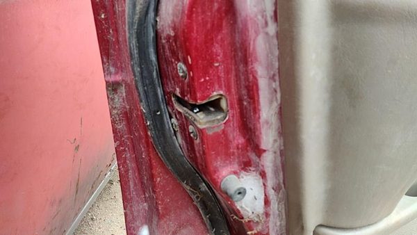 1997-2002 Ford Escort Driver Left Front Door Latch With Rods/Cables Oem — photo 1