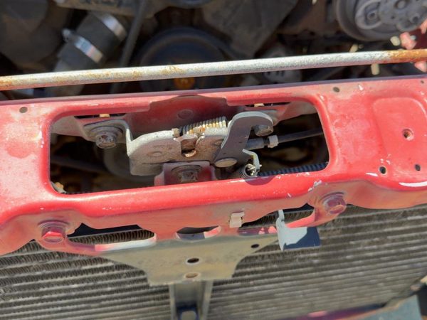 1993-1995 Nissan Pathfinder Hood Latch Assembly With Bracket Oem 6250055G00 — photo 2