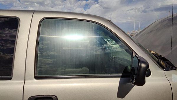 1999-07 Sierra 2500 Hd Passenger Right Front Side Window Door Glass Oem 15891715 — photo 1