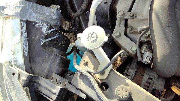 2012-2019 Nissan Versa Windshield Washer Fluid Reservoir With Pump Wiper Tank — photo 2