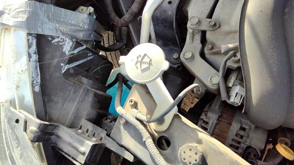 2012-2019 Nissan Versa Windshield Washer Fluid Reservoir With Pump Wiper Tank — photo 3