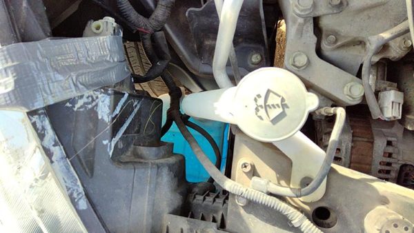 2012-2019 Nissan Versa Windshield Washer Fluid Reservoir With Pump Wiper Tank — photo 4