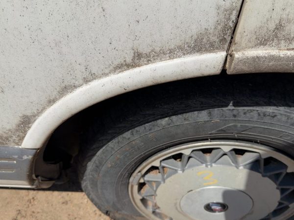 92-95 Olds Eighty Eight Driver Left Front Wheel Flare Moulding Oem Fender White — photo 4