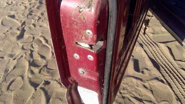 1986-1987 Isuzu Pup Pickup Driver Left Front Door Latch With Rods/Cables Oem — photo 2