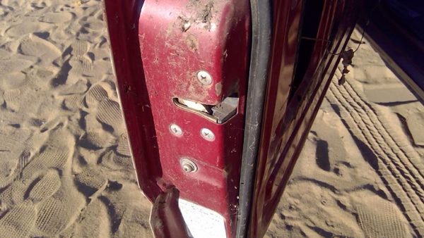 1986-1987 Isuzu Pup Pickup Driver Left Front Door Latch With Rods/Cables Oem — photo 3