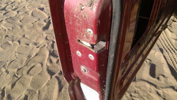 1986-1987 Isuzu Pup Pickup Driver Left Front Door Latch With Rods/Cables Oem — photo 7