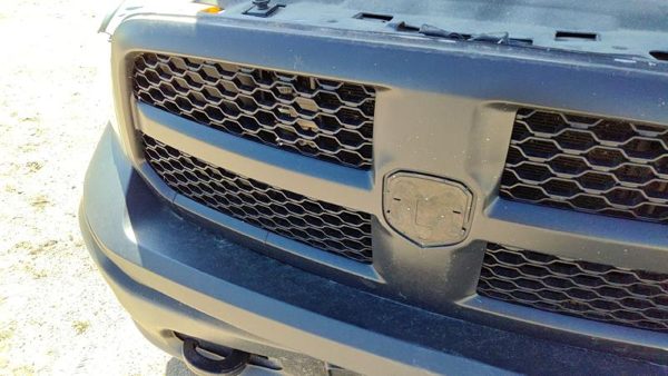 2016 Ram 1500 Grille Dodge White PW7 Cracked — photo 6