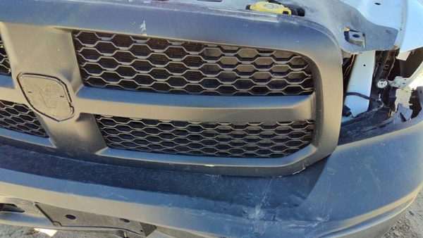 2016 Ram 1500 Grille Dodge White PW7 Cracked — photo 4