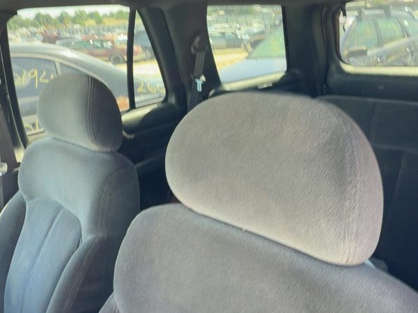 01 Chevy S10 Blazer Pair Of Front Headrests Oem Left Right Set Seat Graphite 12H — photo 3