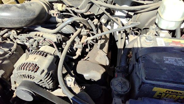 2005 Jeep Liberty Valve Cover 3.7L — photo 3