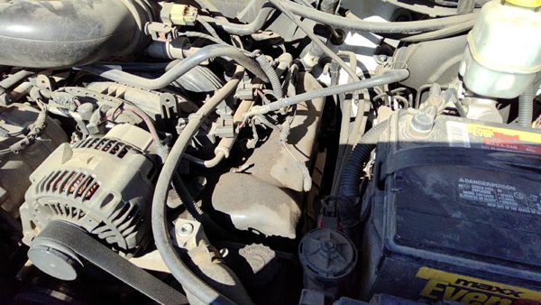 2005 Jeep Liberty Valve Cover 3.7L — photo 4