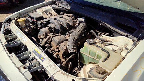 2005 Chrysler 300 — vehicle photo 3