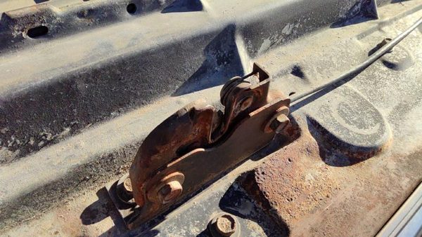 1981-1988 Chevy K30 Hood Latch Assembly With Bracket Oem 15606586 — photo 3