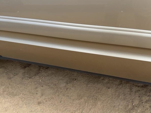 04-07 Rainier Driver Left Front Moulding From Door Oem Trim Strip Cashmere 15U — photo 2