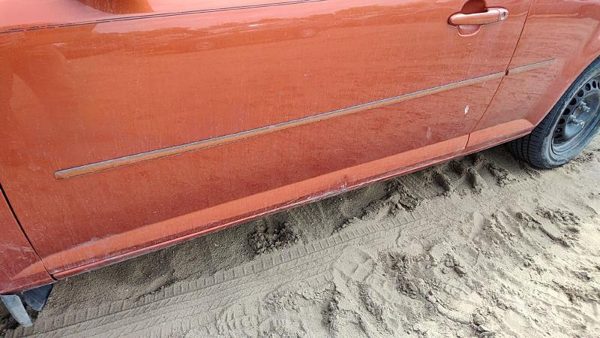 05-08 Cobalt Driver Left Front Moulding From Door Oem Trim Strip Orange 56U — photo 1