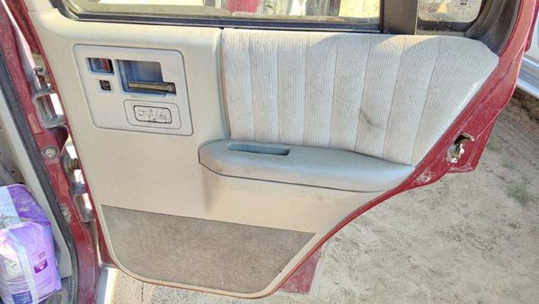 91-94 S10 Blazer Passenger Right Rear Inside Door Trim Panel With Switches Back — photo 2