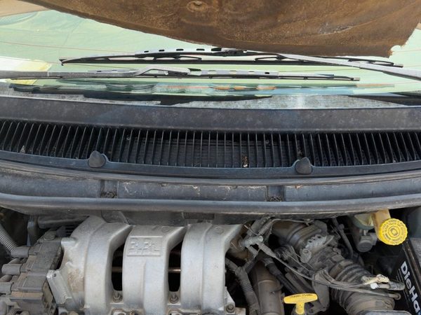 1999 Chrysler Town & Country Windshield Wiper Cowl Vent Trim Panel Oem Cover — photo 5