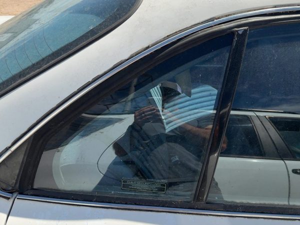 92-99 Eighty Eight Passenger Right Rear Vent Window Back Door Glass With Frame — photo 2