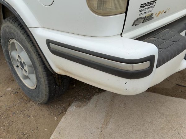1998 Chevy S10 Blazer Driver Left Rear Bumper End Cap OEM White 50U — photo 3