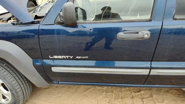 2002 Jeep Liberty Front Door LH Blue PB7 — photo 2