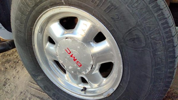 2001 Suburban 1500 Wheel Gmc E — photo 2