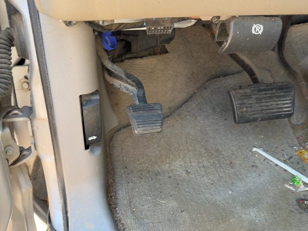 05 Chevy Suburban 1500 Parking Brake Pedal Assembly Oem Complete Emergency Unit — photo 3