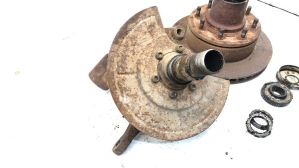 1981-93 Dodge Ram W250 Driver Left Front Spindle Steering Knuckle With Wheel Hub — photo 5