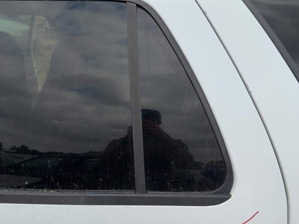 95-05 S10 Blazer Driver Left Rear Vent Window Back Door Glass With Frame Oem — photo 1