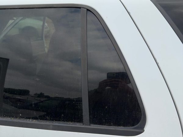 95-05 S10 Blazer Driver Left Rear Vent Window Back Door Glass With Frame Oem — photo 3