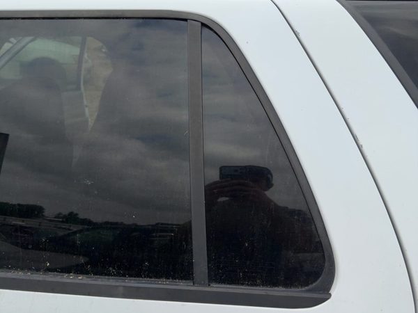 95-05 S10 Blazer Driver Left Rear Vent Window Back Door Glass With Frame Oem — photo 4