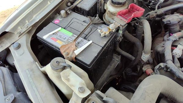 2000-2004 Nissan Xterra Complete Battery Box Mount Tray With Hold Down Oem 3.3L — photo 2