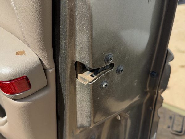 92-99 Pontiac Bonneville Passenger Right Front Door Latch With Rods/Cables Oem — photo 2