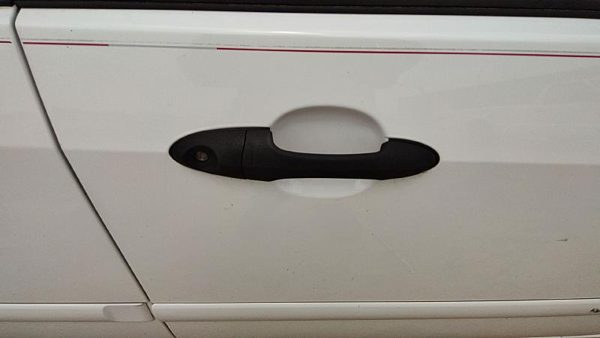 2000 Ford Focus Outside Door Handle RH Station Wagon White Yz — photo 2