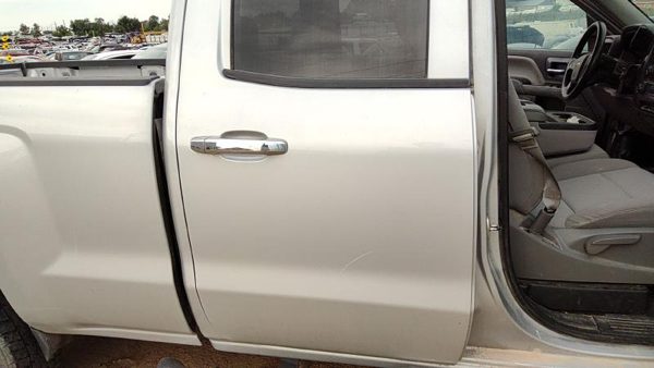 2015 Chevy Silverado 1500 Rear Door RH Gan Silver — photo 1