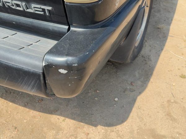 1998-2005 Chevy S10 Blazer Passenger Right Rear Bumper End Cap Molding Black — photo 6