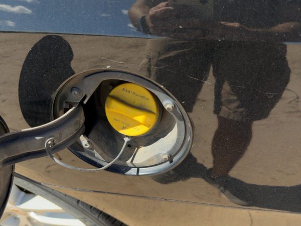 2006-2016 Chevy Impala Fuel Filler Neck Assembly With Gas Cap Oem Ltz 26839760 — photo 1