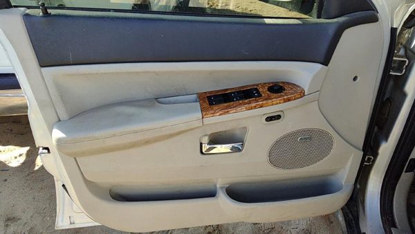 08-09 Grand Cherokee Driver Front Door Trim Panel With Master Switch Gray D1 — photo 1