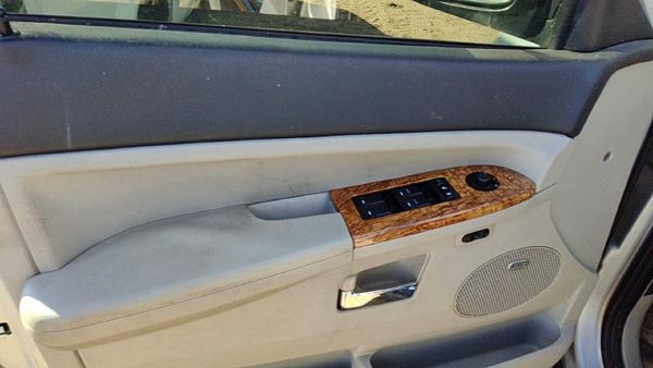 08-09 Grand Cherokee Driver Front Door Trim Panel With Master Switch Gray D1 — photo 3