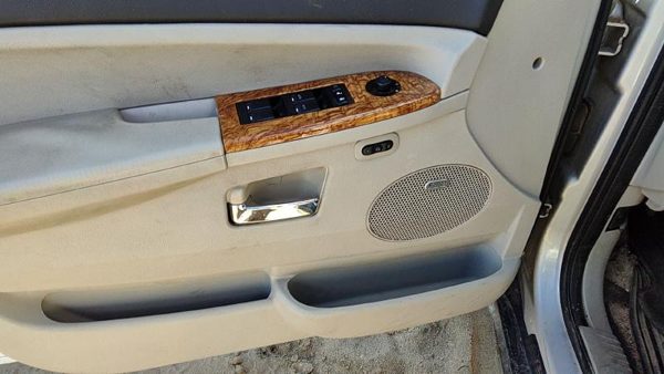 08-09 Grand Cherokee Driver Front Door Trim Panel With Master Switch Gray D1 — photo 5