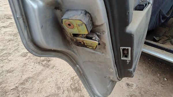 83-95 Volvo 740 Driver Left Rear Door Latch With Rods/Cables Oem Back — photo 3