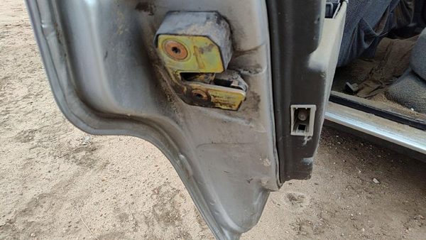 83-95 Volvo 740 Driver Left Rear Door Latch With Rods/Cables Oem Back — photo 2