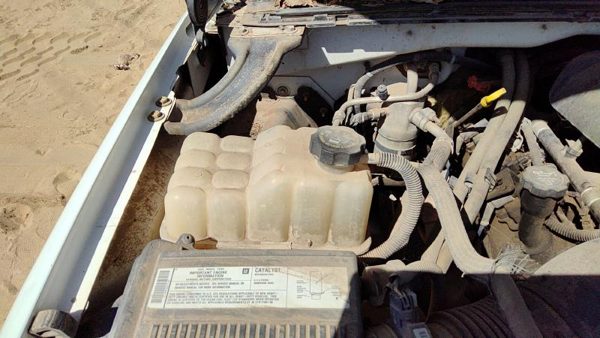 2005 GMC Sierra Coolant Recovery Bottle 1500 Hd — photo 3