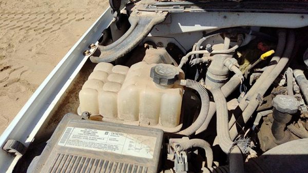 2005 GMC Sierra Coolant Recovery Bottle 1500 Hd — photo 2