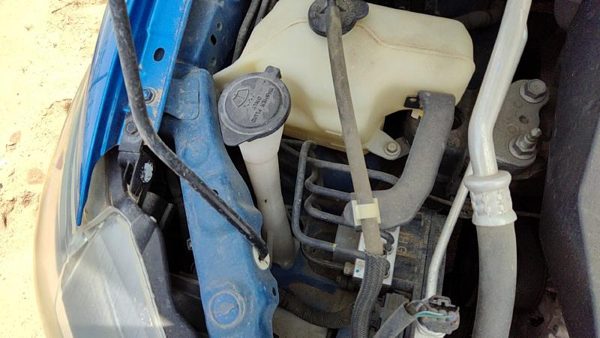 2010 Toyota Corolla Washer Bottle — photo 2