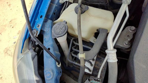 2010 Toyota Corolla Washer Bottle — photo 5