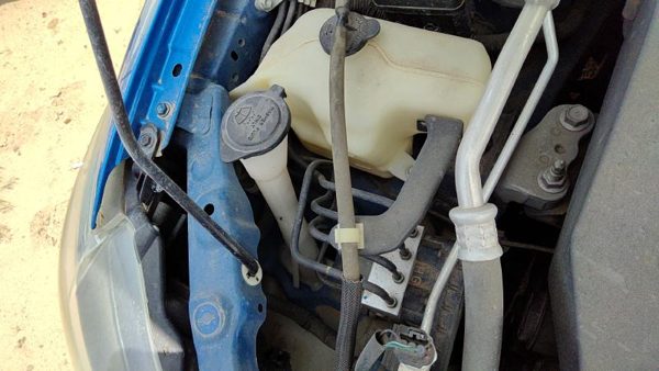 2010 Toyota Corolla Washer Bottle — photo 6