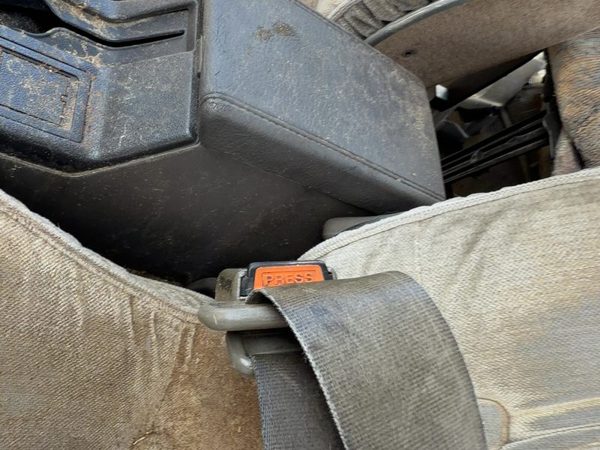 1985-1988 Nissan Maxima Driver Left Front Seat Belt Buckle Receiver Oem Gray — photo 4