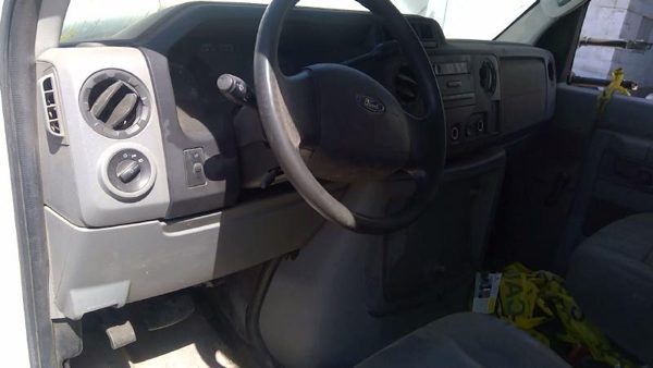 2011 Ford E-350 Super Duty — vehicle photo 4