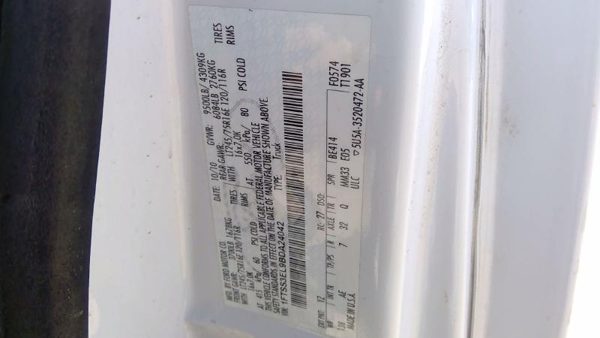 2011 Ford E-350 Super Duty — vehicle photo 3